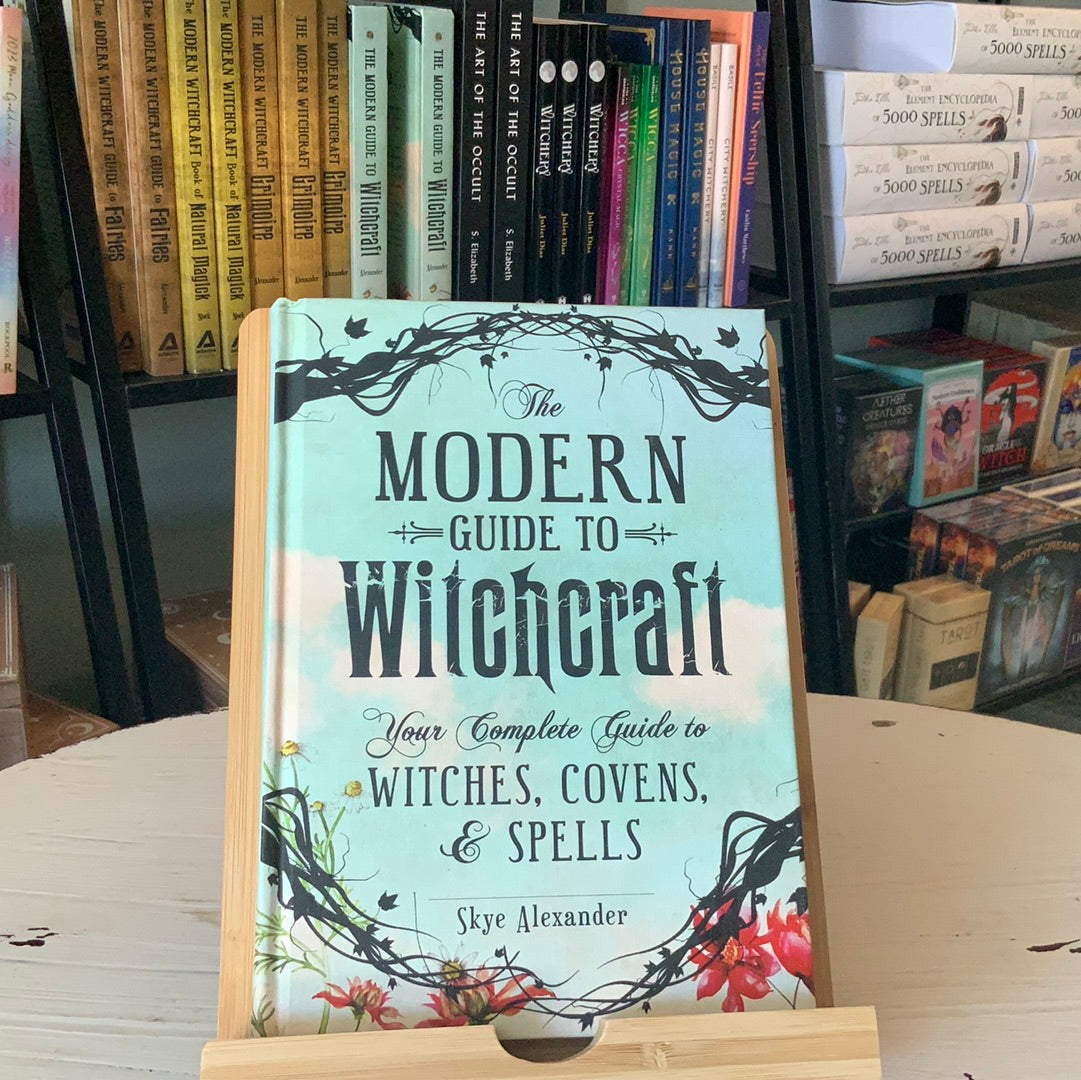 Modern Guide to Witchcraft: Your Complete Guide to Witches, Covens, and Spells